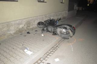 Pod vlivem alkoholu čtyřiačtyřicetiletý motorkář naboural