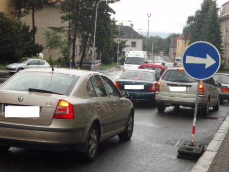 Každý pátý řidič porušuje při výjezdu z centra Čáslavi dopravní předpisy!