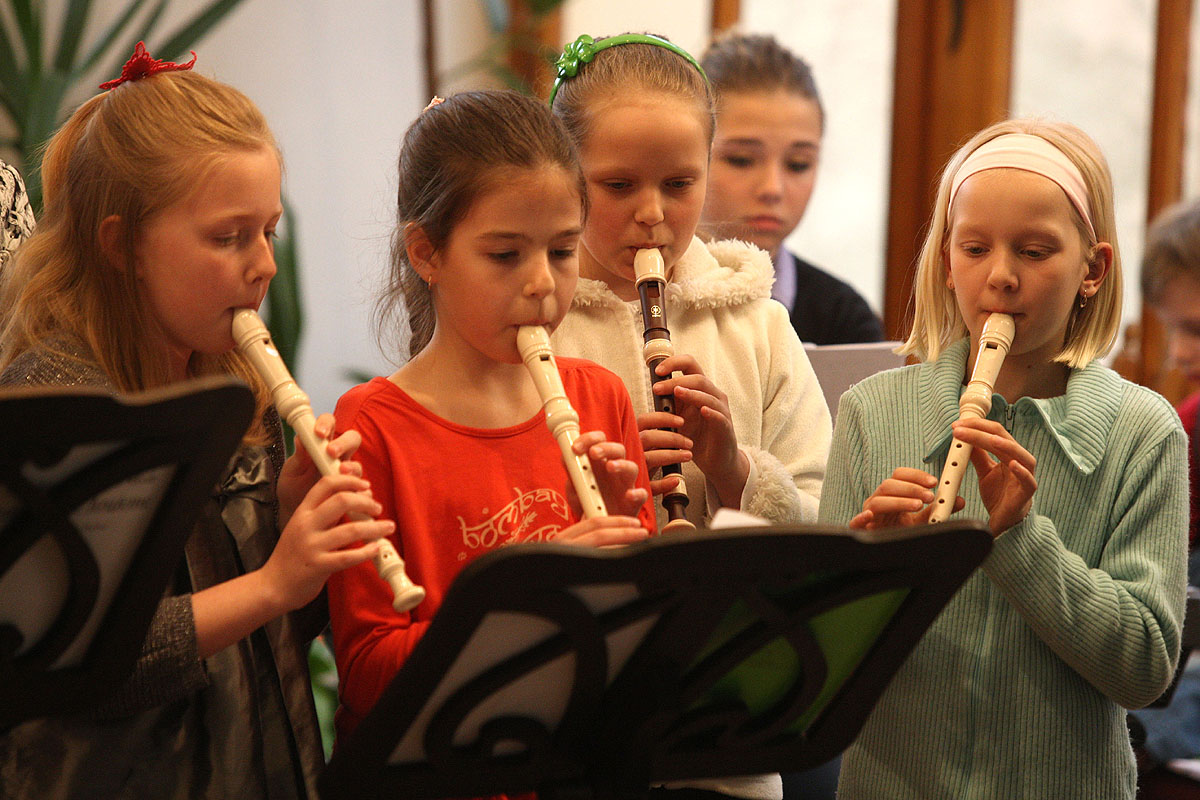 Žáci Marcely Radoměřské potěšili své rodiče a příbuzné třídním koncertem