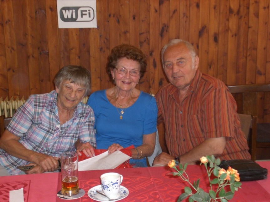 Foto: Maturanti z čáslavského gymnázia se setkali po šedesáti letech