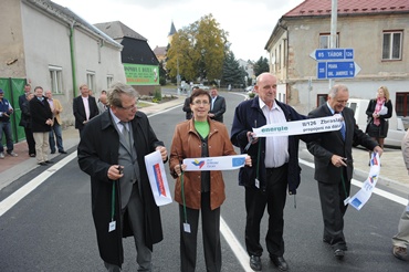 Řidičům ve Zbraslavicích se ulevilo, kraj dokončil práce na silničním průtahu obcí