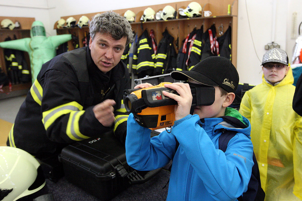 Profesionální hasiči na stanici v Sedlci předvedou svou techniku i práci