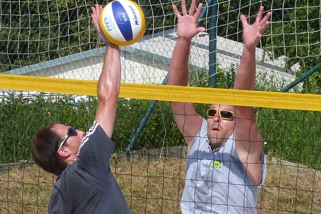 Šestnáctý ročník beach volejbalového turnaje trojic vyhrálo družstvo zručských Ševců