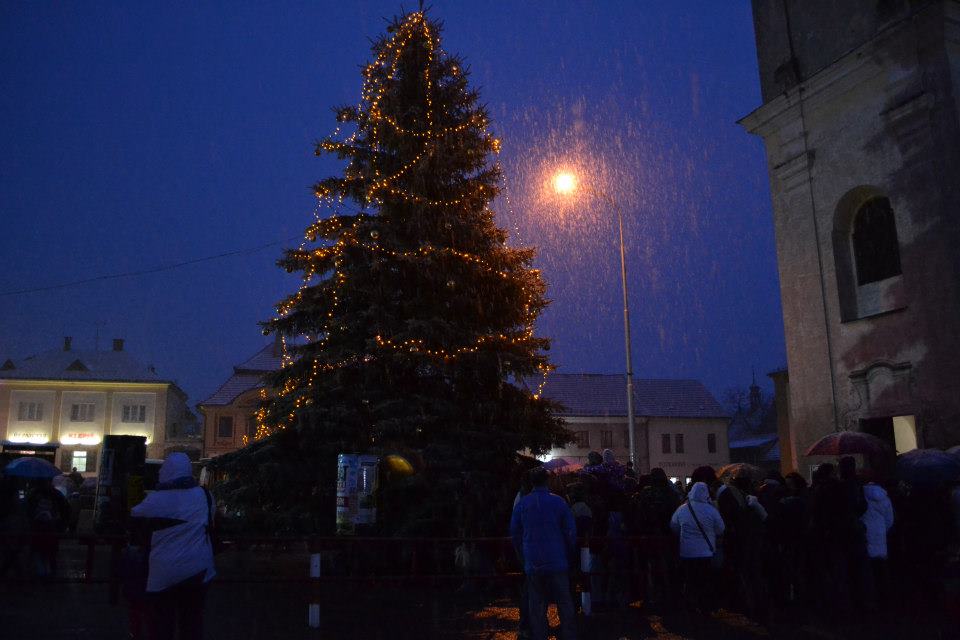 Vánoční strom v Uhlířských Janovicích rozsvítí v pátek 29. listopadu