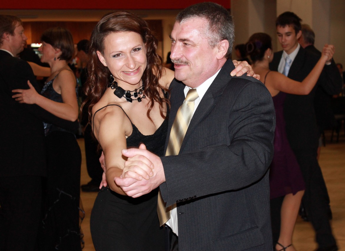 Foto: Sedmý benefiční ples podpořil hiporehabilitace a pomohl Ondrovi