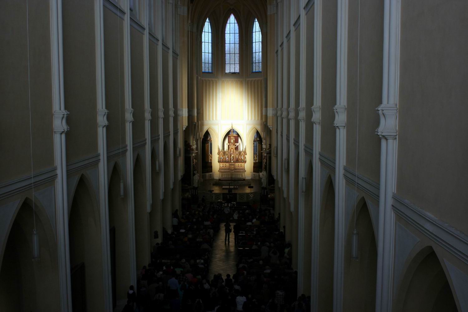 Foto: Stovky lidí zaplnily katedrálu Nanebevzetí Panny Marie v kutnohorském Sedlci