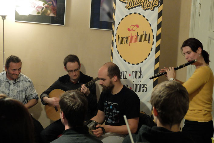 Kavárnou Blues Café zazněla irská muzika v podání plzeňské skupiny Poitín