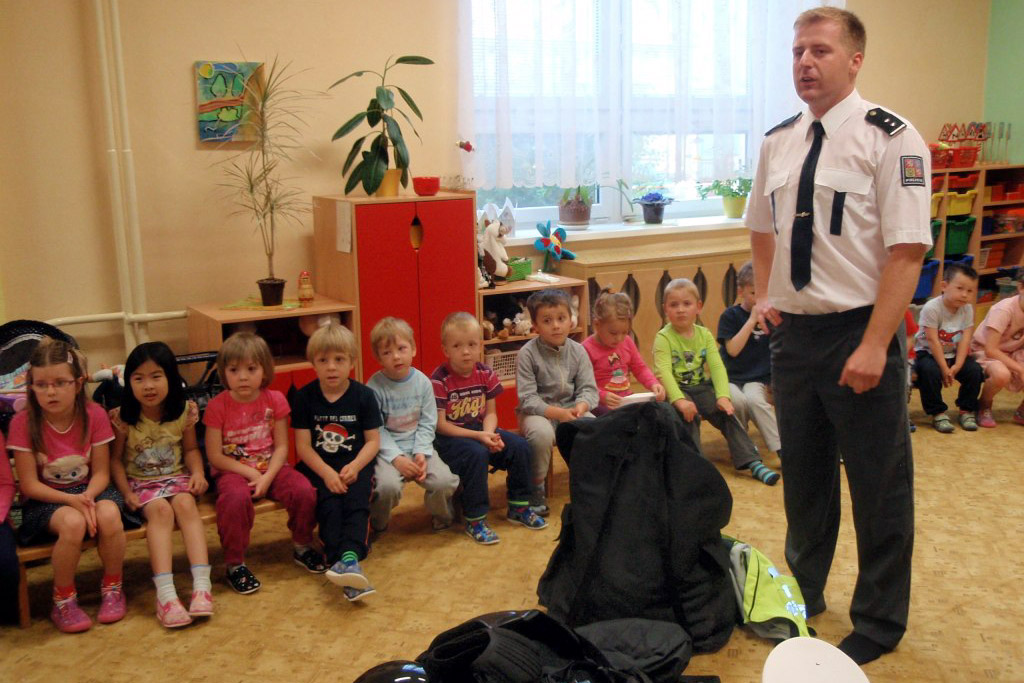 Dopravní policisté zavítali mezi děti do mateřské školky Masarykova