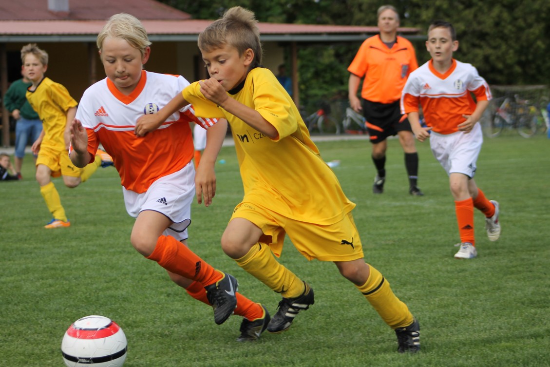 Foto: Mladí fotbalisté se utkali ve finálovém turnaji ve Vrdech