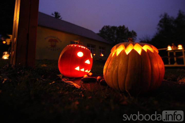 Halloween v Ratboři zahájí lampionový průvod od hřbitova