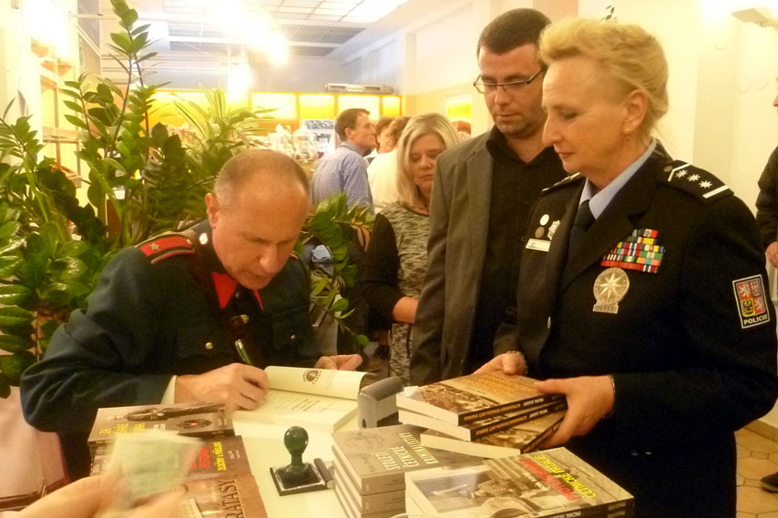 Křest a autogramiáda nové knihy Michala Dlouhého o kutnohorských četnících