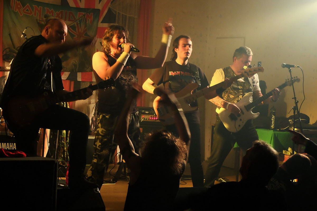 Foto: Revivalová noc na Kaňku - koncertovaly Renonc Ramones Revival a Iron Made In