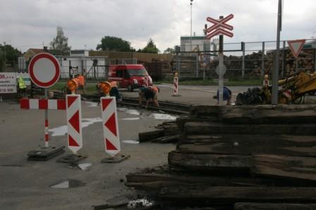 Řidiče potrápí v Čáslavi dopravní omezení, opravují se železniční přejezdy!
