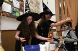 5G6H9882: Školu obsadila strašidla, halloweenská pouť skončila v baru u tří čarodějnic