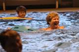 5g6h0484: Foto: V kutnohorském bazénu pod vedením Karly Fialové utužili fyzickou kondici