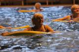 5G6H0497: Foto: V kutnohorském bazénu pod vedením Karly Fialové utužili fyzickou kondici
