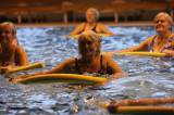 5G6H0498: Foto: V kutnohorském bazénu pod vedením Karly Fialové utužili fyzickou kondici