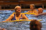5G6H0502: Foto: V kutnohorském bazénu pod vedením Karly Fialové utužili fyzickou kondici