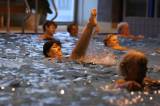 5G6H0537: Foto: V kutnohorském bazénu pod vedením Karly Fialové utužili fyzickou kondici
