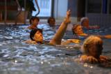 5G6H0538: Foto: V kutnohorském bazénu pod vedením Karly Fialové utužili fyzickou kondici