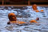 5G6H0543: Foto: V kutnohorském bazénu pod vedením Karly Fialové utužili fyzickou kondici