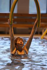 5G6H0576: Foto: V kutnohorském bazénu pod vedením Karly Fialové utužili fyzickou kondici