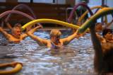 5G6H0580: Foto: V kutnohorském bazénu pod vedením Karly Fialové utužili fyzickou kondici