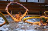 5G6H0586: Foto: V kutnohorském bazénu pod vedením Karly Fialové utužili fyzickou kondici