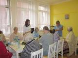 IMG_0410: S vánoční výzdobou kutnohorské nemocnice pomáhá jak personál, tak pacienti