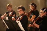 5G6H3941: Foto: Bouřlivý potlesk zakončil "Adventní koncert" Kutnohorského komorního orchestru