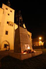 5G6H7256: Kutnohoráci ve čtvrtek vzpomínali na Václava Havla u pomníku T.G.Masaryka