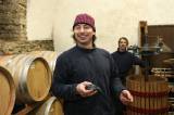 5G6H0461: Kutnohorští vinaři začali ručně lisovat letošní slámové víno