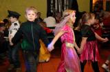 5G6H2699: Foto: Čaroděj Emča na karnevale v klubu Česká 1 naučil děti tři nové tance