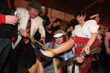 5G6H1242: Foto: Maškarní ples v Hostovlicích se v sobotu zvrhl v divoký mejdan