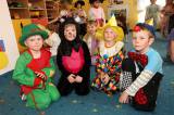 5G6H3559: Foto: Karnevalový víkend v Křeseticích vyvrcholil v pondělí v základní a mateřské škole