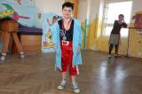 5G6H3638: Foto: Karnevalový víkend v Křeseticích vyvrcholil v pondělí v základní a mateřské škole