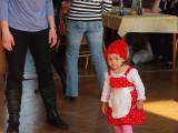 DSCF0083: Foto: Sylva a František z divadélka Kůzle si s dětmi zazpívali, ale i zasoutěžili