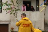 5G6H3574: Foto: Ženy v Močovicích vyhlížely hasiče, ti jim postavili březové májky
