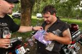 5G6H5338: Foto: Na motorkářském srazu ve Vlastějovicích si zasoutěžili, užili pivo i muziku