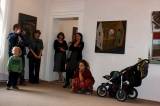IMG_1410: Páteční vernisáž v Galerii Felixe Jeneweina uvedla výstavu pěti výtvarníků
