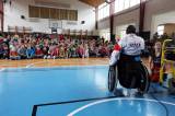 5G6H6830: Stříbrný paralympionik Leoš Lacina navštívil děti v Základní škole Jana Palacha