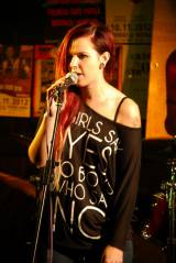 DSC_8017_resize: Foto: Mikrofon si v České při páteční Female Rock Night podávaly zpěvačky