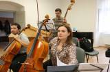 5G6H0784: Foto: Kutnohorský komorní orchestr zkouší na vánoční koncerty v GASKu