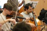 5G6H0835: Foto: Kutnohorský komorní orchestr zkouší na vánoční koncerty v GASKu
