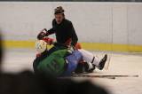 5G6H5510: Foto: Fotbalisté FK Čáslav vyrazili na led, rozdali si to v hokejovém zápase