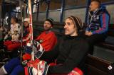 5G6H5607: Foto: Fotbalisté FK Čáslav vyrazili na led, rozdali si to v hokejovém zápase