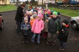 5G6H5838: Foto: Děti z Mateřské školy Masarykova se postaraly pejskům o bohaté Vánoce