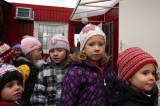 5G6H5857: Foto: Děti z Mateřské školy Masarykova se postaraly pejskům o bohaté Vánoce