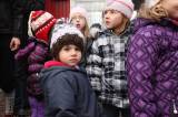 5G6H5858: Foto: Děti z Mateřské školy Masarykova se postaraly pejskům o bohaté Vánoce