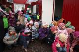 5G6H5870: Foto: Děti z Mateřské školy Masarykova se postaraly pejskům o bohaté Vánoce